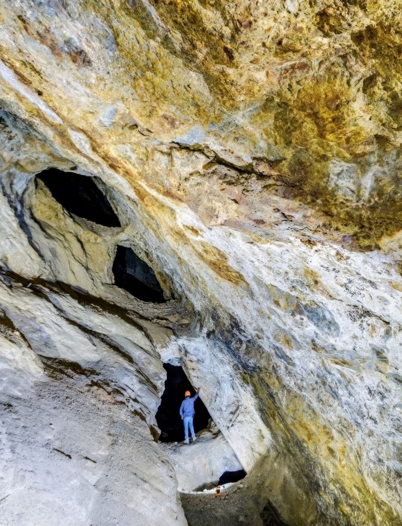 Mineralised historic workings at Copalquin